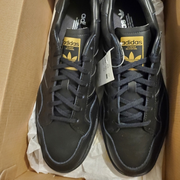 Adidas Team Court - Picture 2 of 4